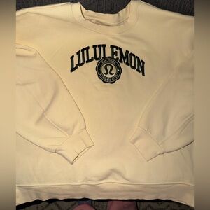 Lululemon Womans sweatshirt